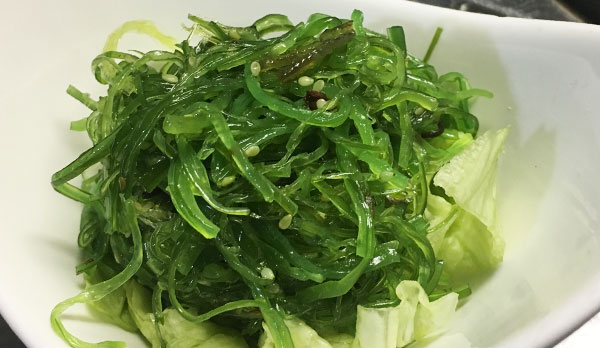 seaweed salad sushi